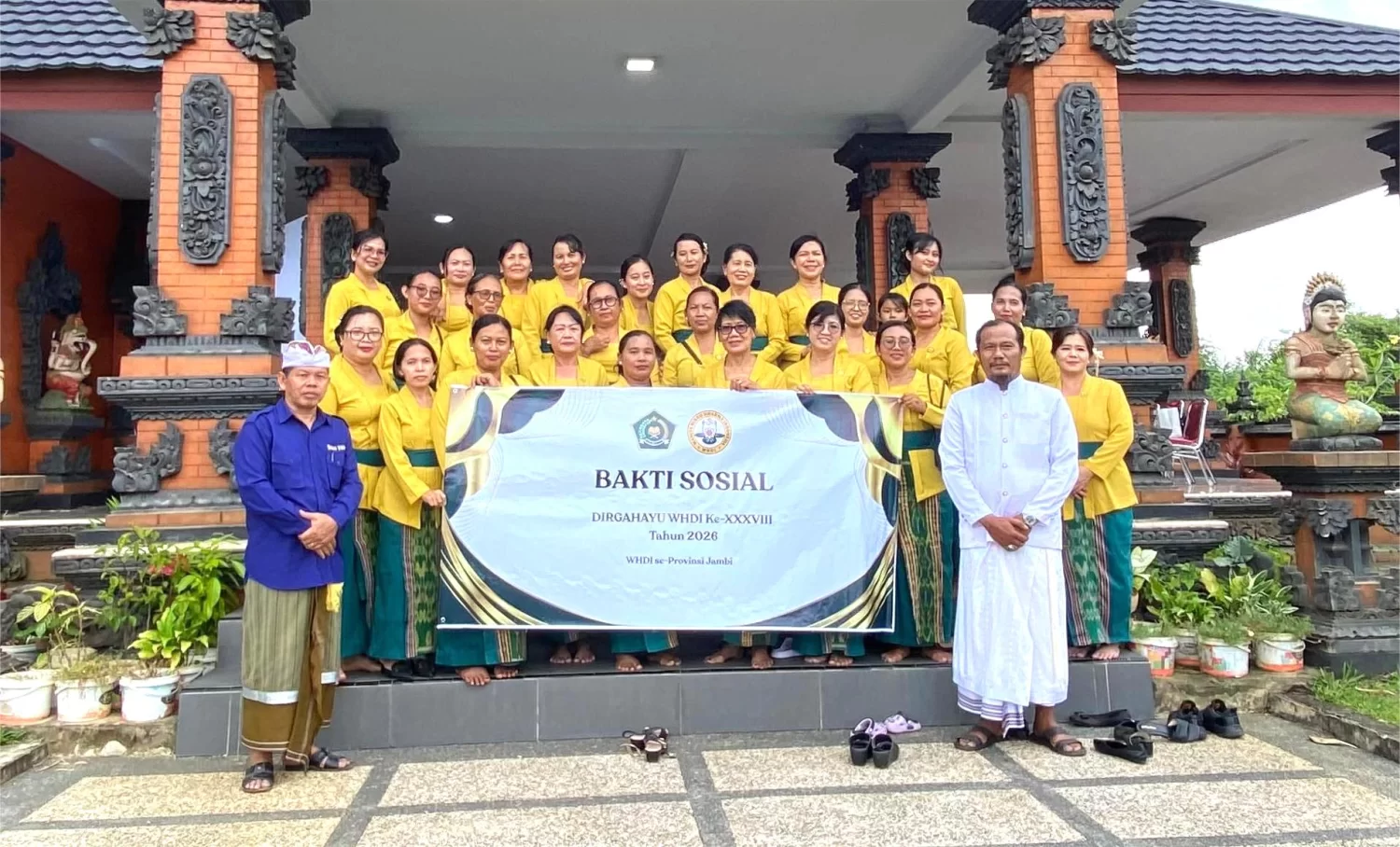 HUT ke 38 WHDI, Bimas Hindu dan WHDI Jambi Gelar Bakti So...
