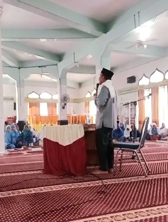 Penyuluh Agama Sitinjau Laut Sampaikan Tausiyah “Menjaga Hidayah” pada Pengajian BKMT Kecamatan Danau Kerinci