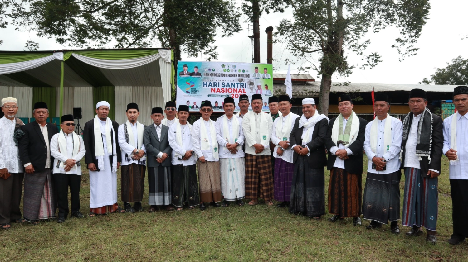 Kemenag Kerinci Gelar Upacara HSN 2025, Kakankemenag Dampingi Bupati Sebagai Pembina Upacara