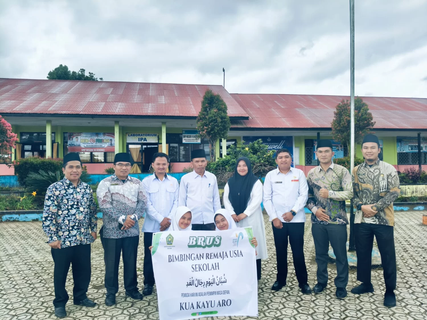 Penyuluh Agama Islam KUA Kayu Aro Gelar BRUS di SMPN 10 Kerinci, Tekankan Bahaya Narkoba dan Pentingnya Literasi AI
