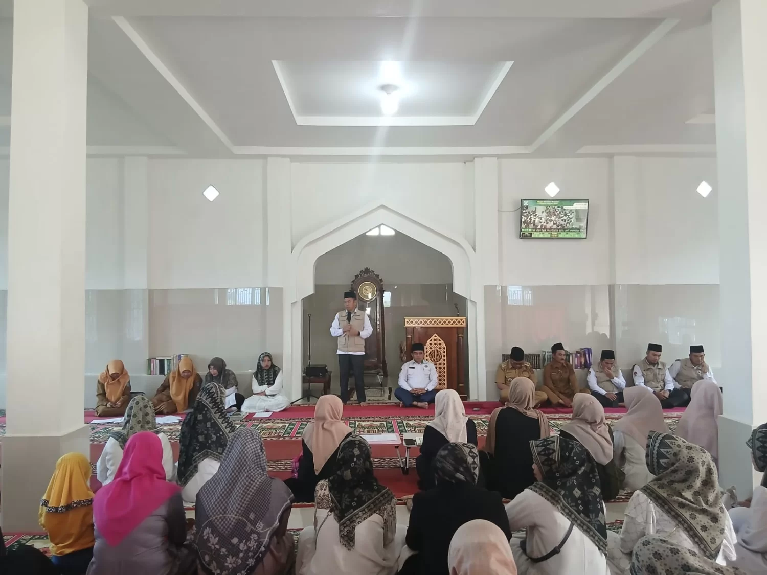 KUA Kayu Aro Tegaskan Komitmen Dampingi Perbaikan Bacaan Al-Qur’an pada Kegiatan Tadarus BKMT