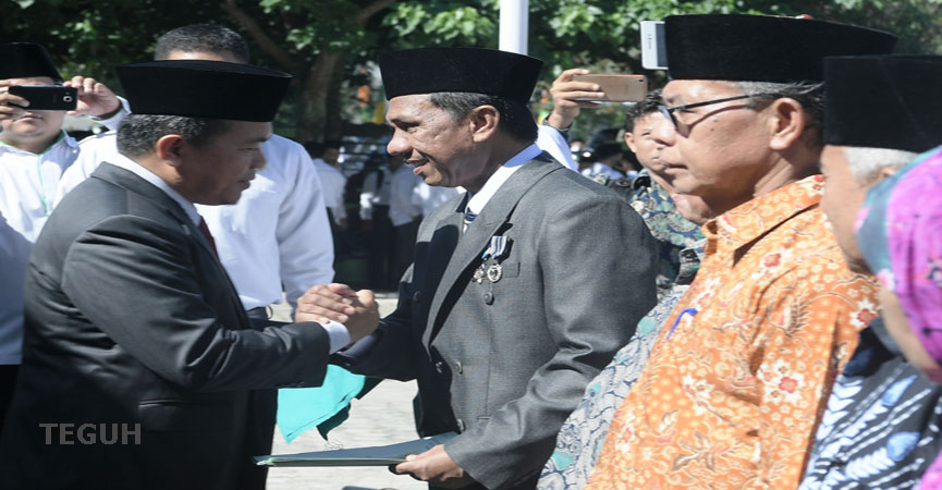 Bupati Merangin Hadiahi 9 Sertifikat Hibah di HAB ke-73