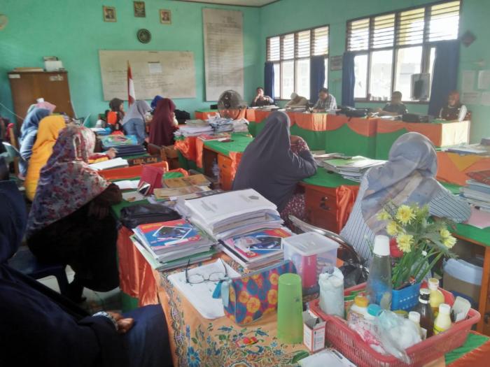 Kepala MTsN 1 Muarojambi Gelar Rapat Perdana