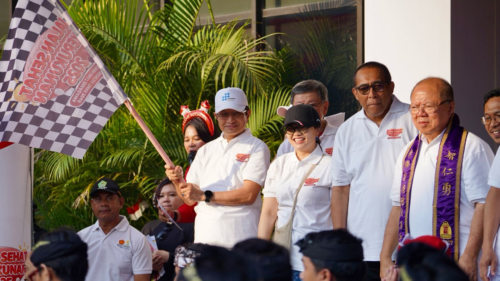 HUT RI, Menag dan Tokoh Lintas Agama Ikuti Gerak Jalan Kerukunan
