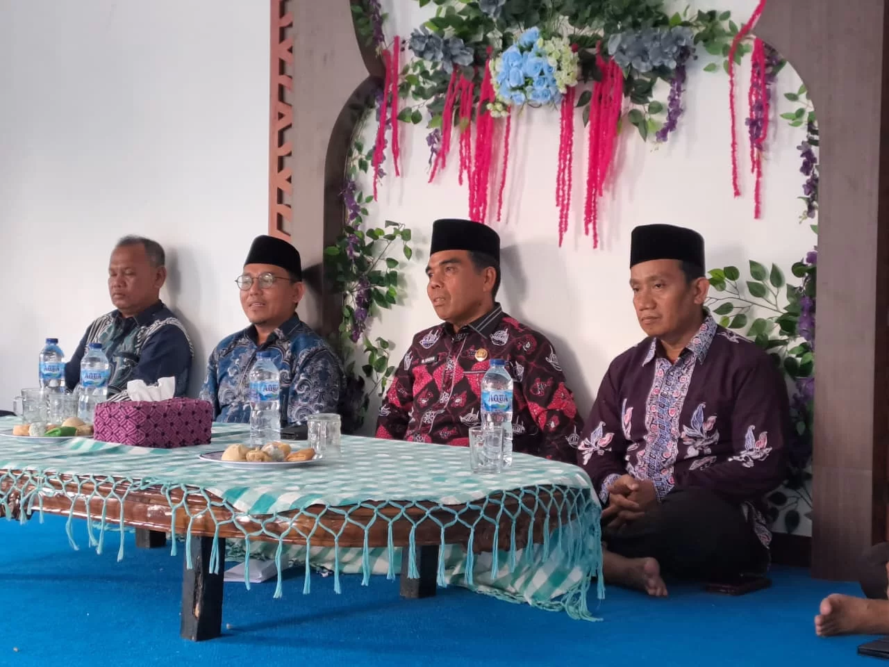 Kakan Kemenag Sarolangun Berikan Pembinaan Kepegawaian di KUA Bathin VIII