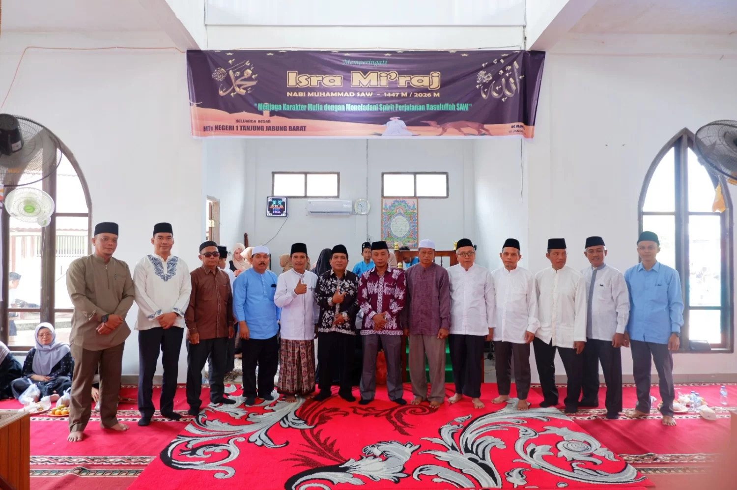 Peringati Isra Mi’raj 1447 H di MTs N 1, Kakan Kemenag Tanjab Barat: Letakkan Adab di Atas Ilmu dan Jaga Kemuliaan Sholat