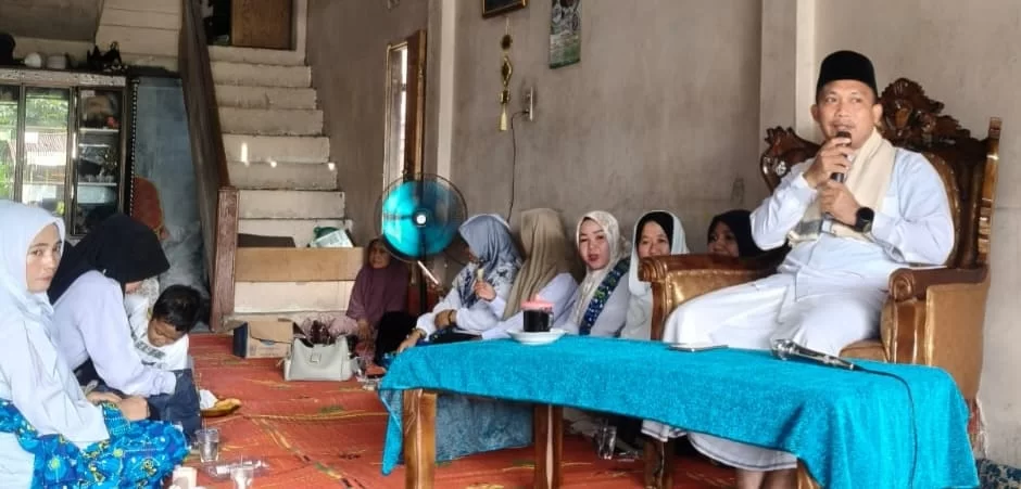 Tausiyah Kepala KUA Mendahara Ulu Warnai BKMT Kelurahan Simpang Tuan