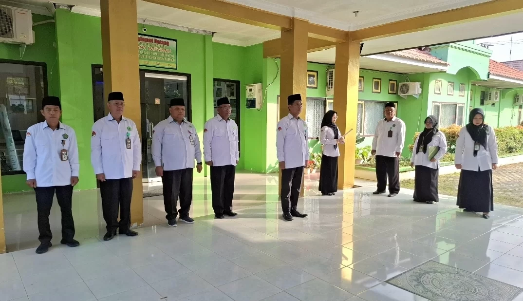 Kemenag Tebo Teguhkan Semangat Nasionalisme dan Religiusitas melalui Apel Rutin Senin