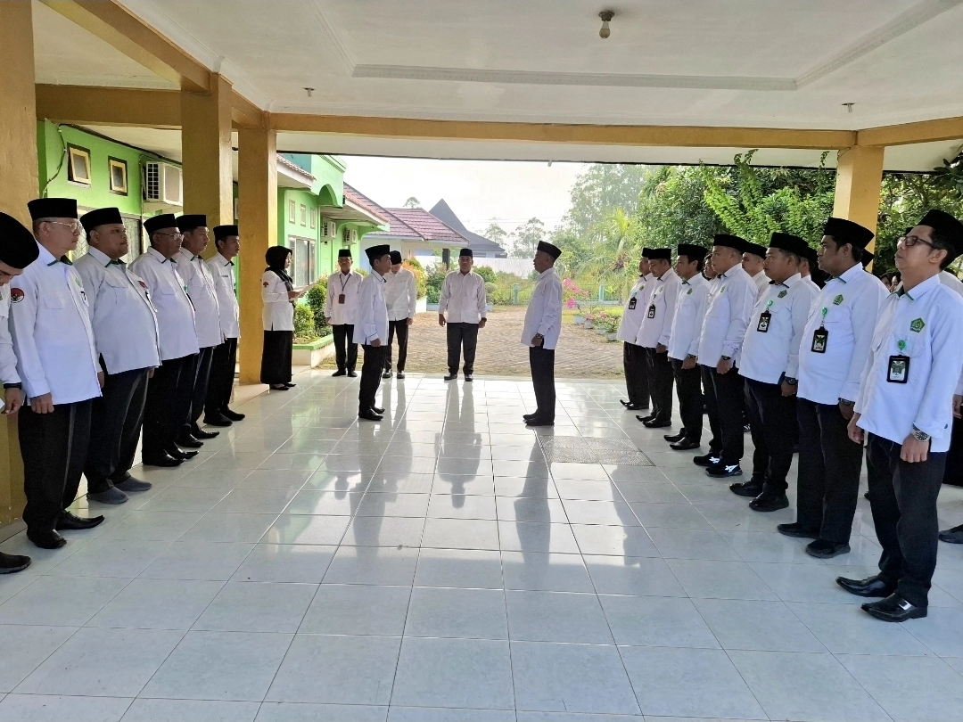 Apel Kedisiplinan: Kepala Kantor Haji dan Umrah Sampaikan Amanat Haji dan Pesan Perpisahan