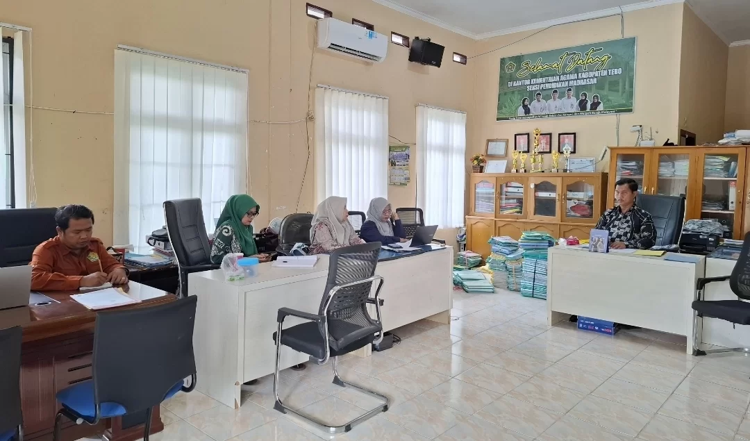 Kasi Pendmad Kemenag Tebo Pimpin Rapat Evaluasi 2025 dan Pembagian Schedule Kegiatan 2026