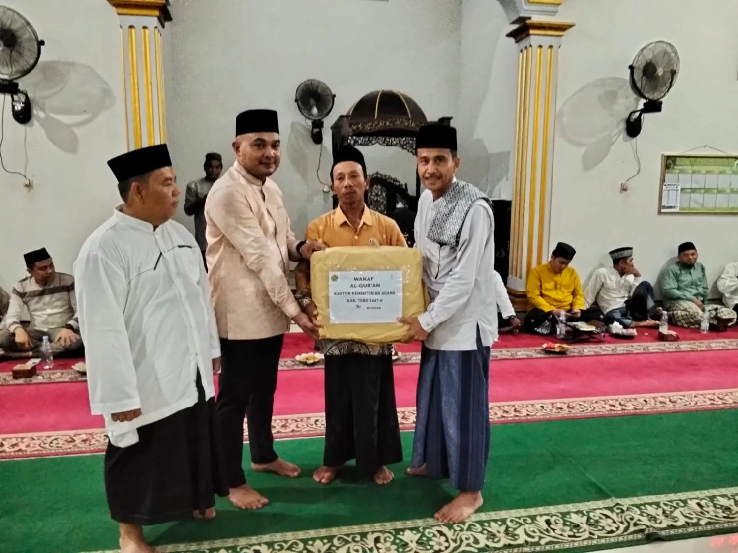 Safari Ramadhan di Rimbo Ulu: Kemenag Tebo Serahkan 30 Mushaf Al-Qur’an