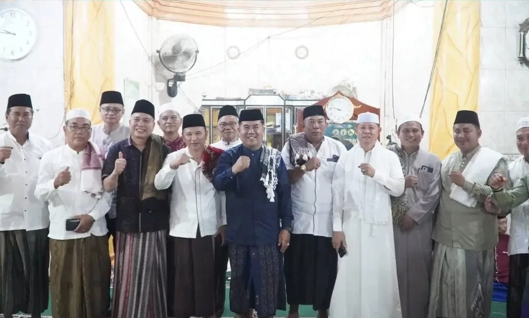Kemenag Tebo Semarakkan Safari Ramadhan 1447 H, Serahkan 30 Mushaf Al-Qur’an untuk Masjid Hidayatussodiqin