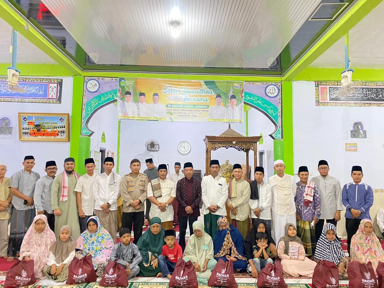 Safari Ramadhan 1447 H di VII Koto, Kemenag Tebo Wakafkan 30 Mushaf Al-Qur’an